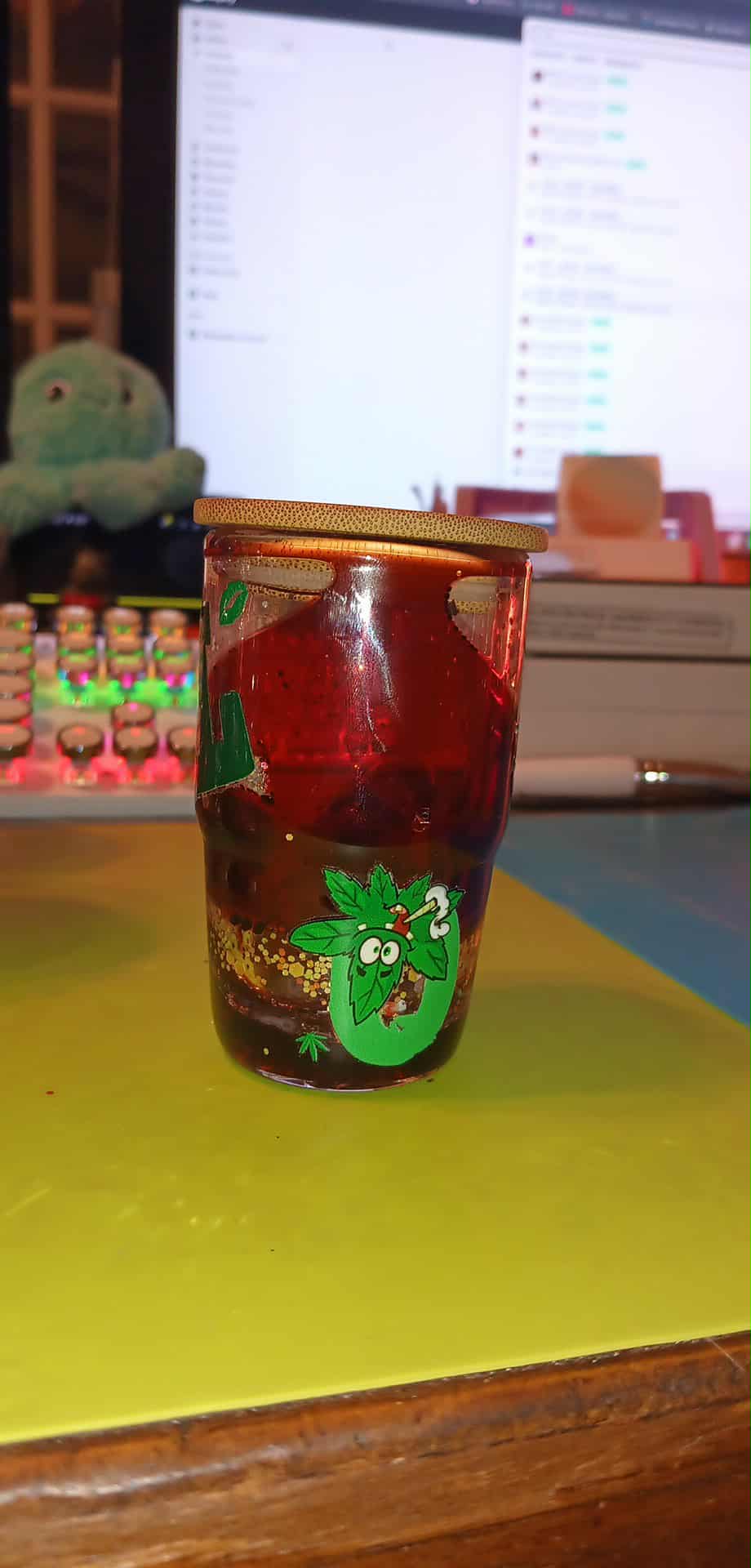 4oz love red lava leaves